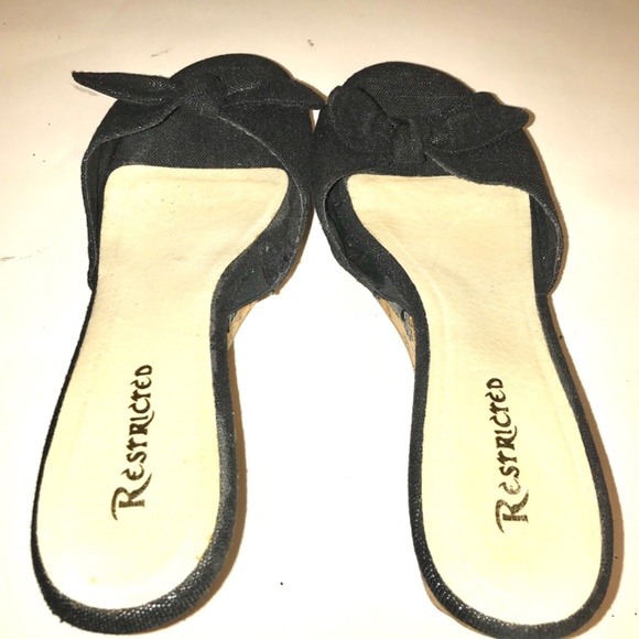 Restricted Black Silver Fleck Cork Wedge Sandals Slides Bow Studded Size 10 - Picture 6 of 13